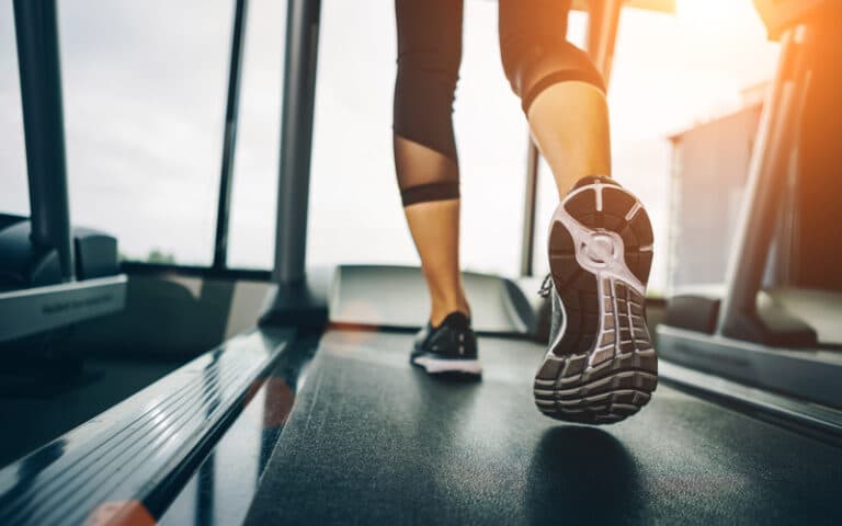 Exercice Cardio Fitness pour perdre du poids : Course sur Tapis de Course